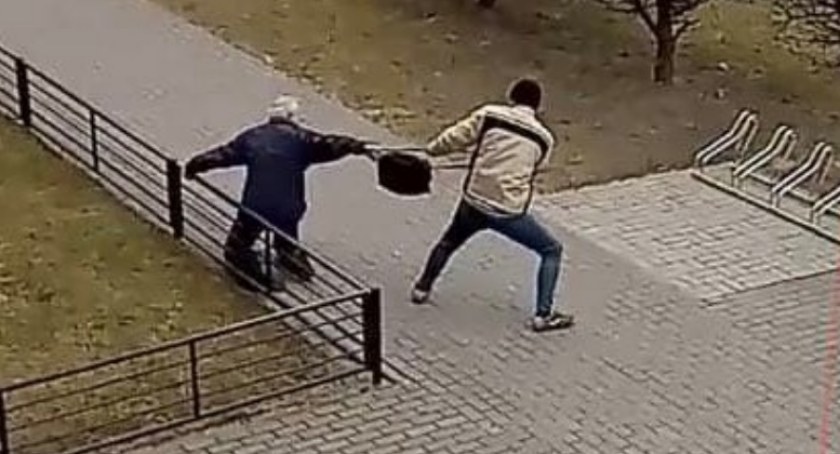 Areszt dla mieszkańca Ciechanowa. Napadł na seniora w centrum miasta