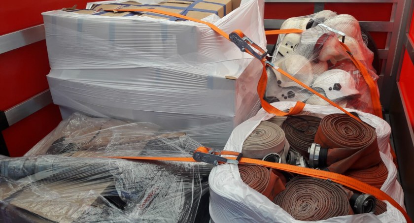 Strażacy z powiatu ciechanowskiego przekazali sprzęt kolegom z Ukrainy [zdjęcia]