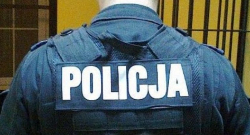 Mieszkaniec Ciechanowa podał się za policjanta drogówki. Wyłudził od kierowcy pieniądze