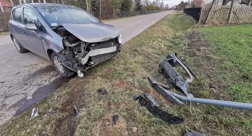 Pijany senior sprawcą kolizji [zdjęcia]
