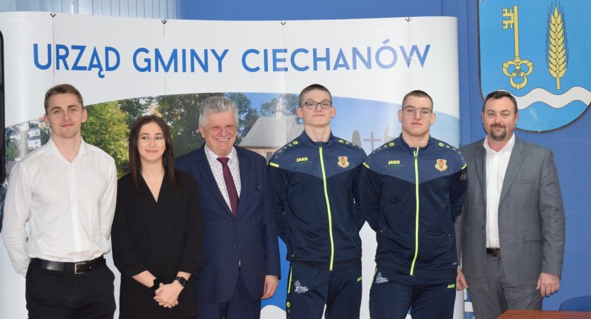 Najlepsi sportowcy z gminy Ciechanów otrzymali stypendia