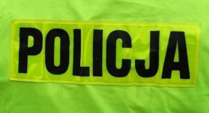 Na stojącym przed sklepem mężczyźnie płonęły ubrania