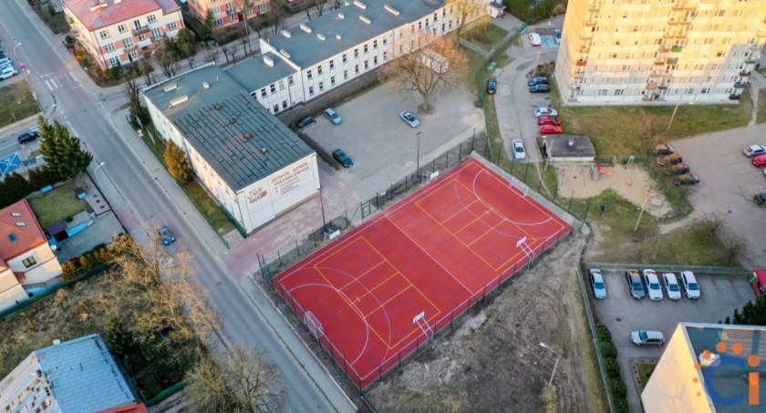 Nowe boisko w centrum Ciechanowa oficjalnie otwarte [zdjęcia]