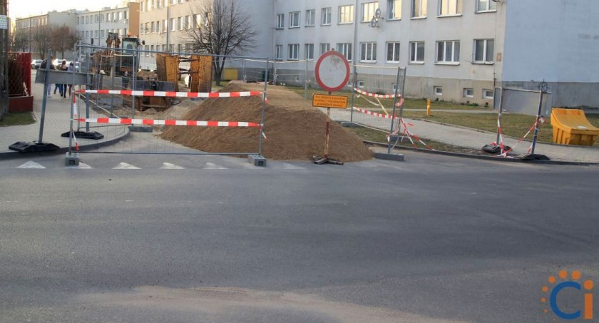 Za blisko 5 mln zł przebudują ulicę w Ciechanowie. Prace wystartowały [zdjęcia]