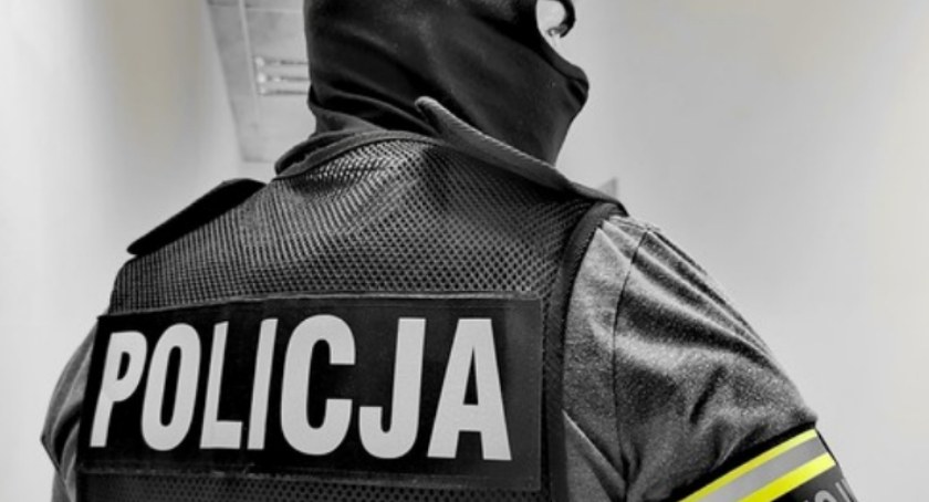 Rozbój na stacji paliw. Zaatakował gazem pracownicę i ukradł pieniądze