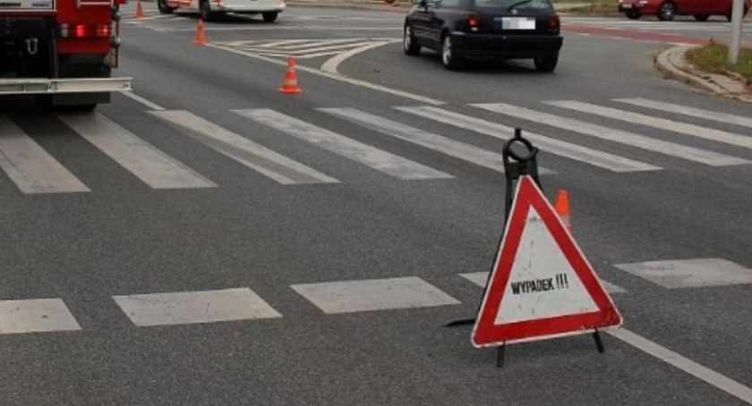 Zderzenie osobówek na ul. Armii Krajowej