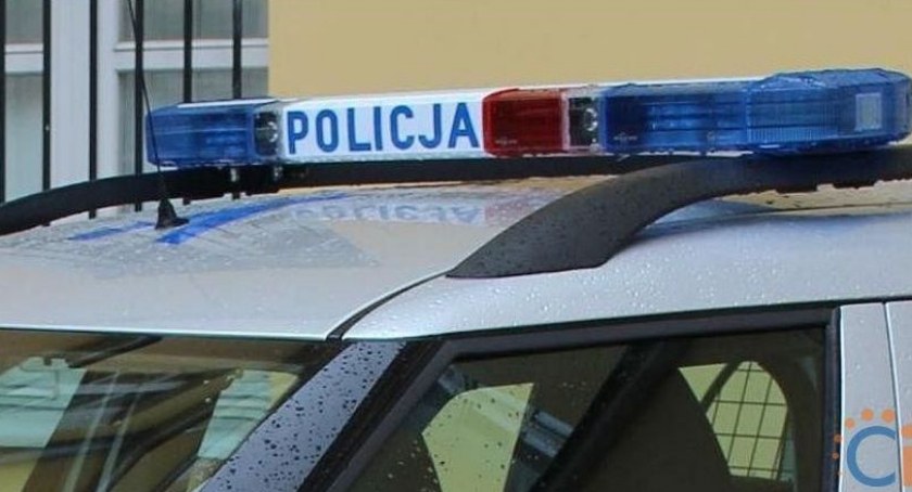 Uderzył w znak i wjechał do rowu pod Ciechanowem. Był pijany i złamał zakaz