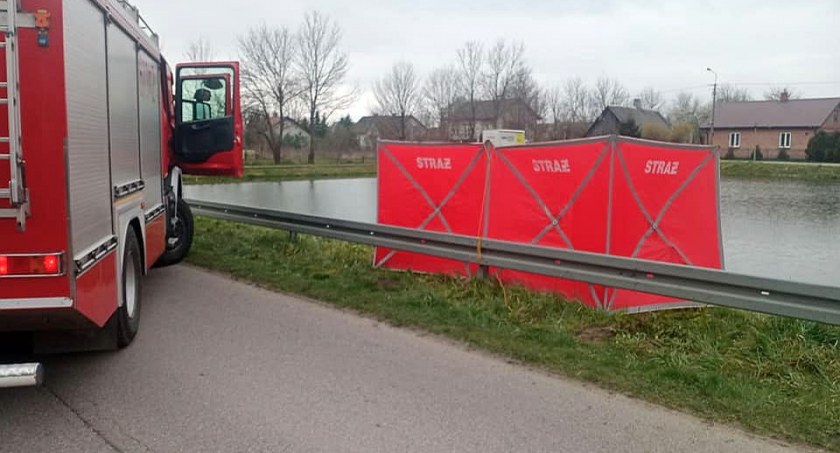 Zwłoki młodego mężczyzny w stawie