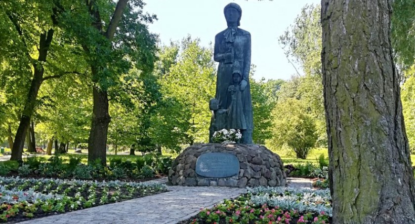 Urodziny Marii Konopnickiej w plenerze