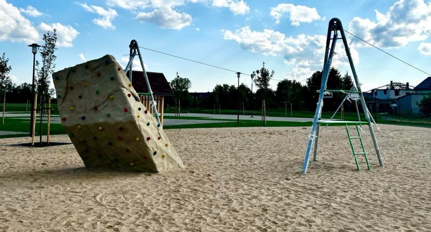 Tyrolki, ścianka wspinaczkowa i zjeżdżalnie już gotowe. Otwarcie wkrótce [zdjęcia]