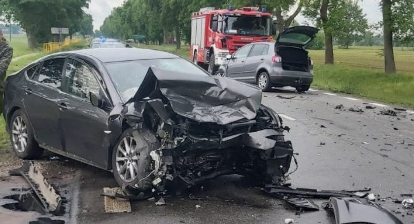 Dwoje rannych po zderzeniu osobówek