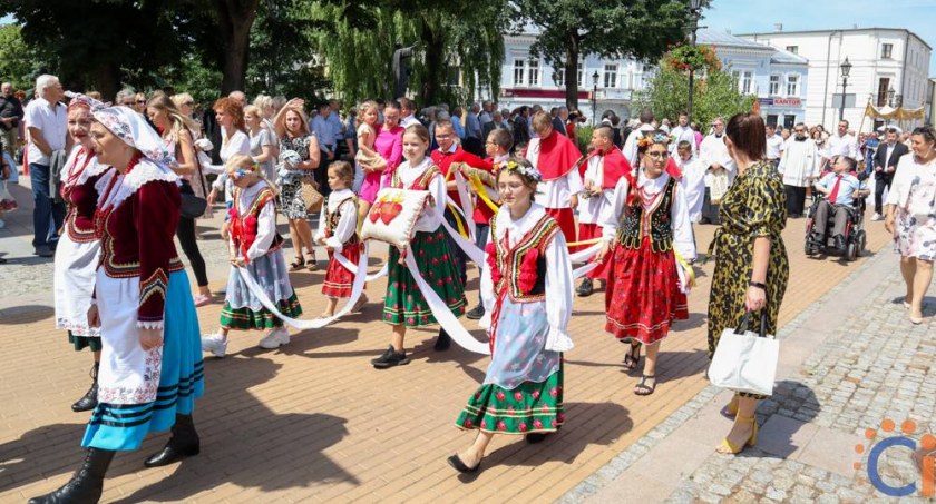 Boże Ciało - uroczysta procesja przeszła ulicami Ciechanowa [zdjęcia]