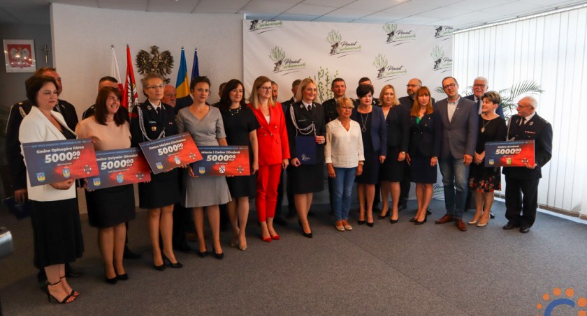 Strażacy z powiatu ciechanowskiego otrzymali dodatkowe wsparcie finansowe [zdjęcia]