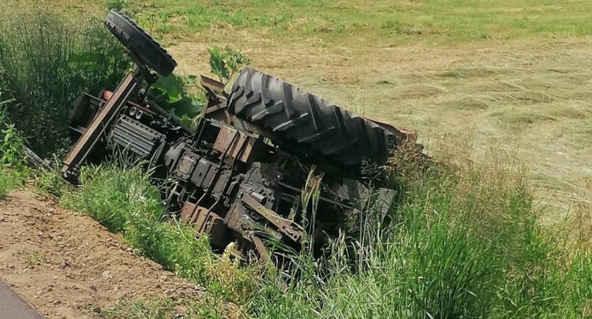 Ciągnik w rowie, kierowca kompletnie pijany