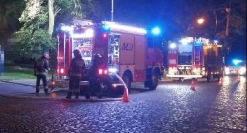 Nocny pożar w bloku na terenie Ciechanowa