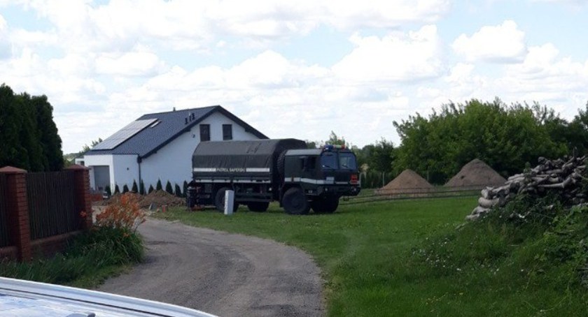 Ponad sto niewybuchów na budowie domu pod Ciechanowem [zdjęcia]