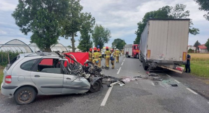 Auto po zderzeniu zapaliło się. Ustalenia policji ws. tragicznego wypadku [zdjęcia]
