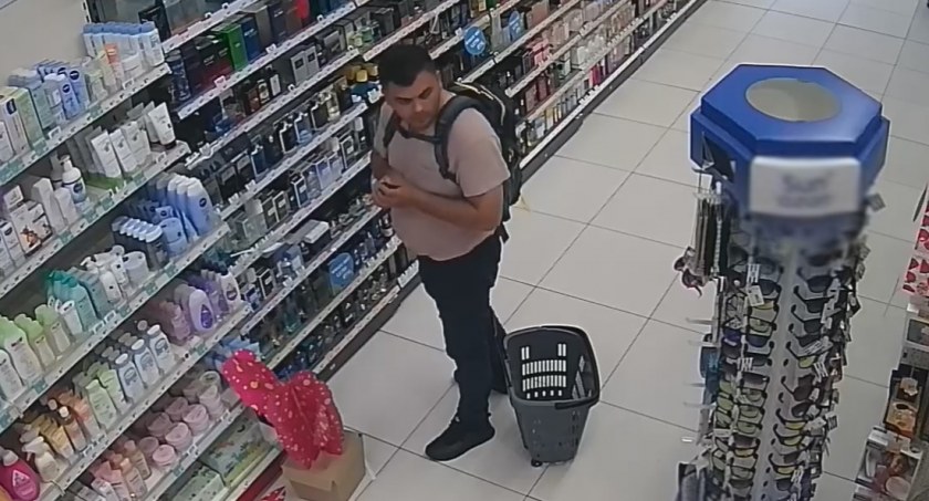 Policja poszukuje sprawców kradzieży [zdjęcia]