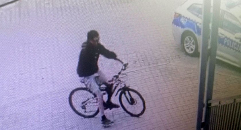 Kompletnie pijany przyjechał do komendy policji