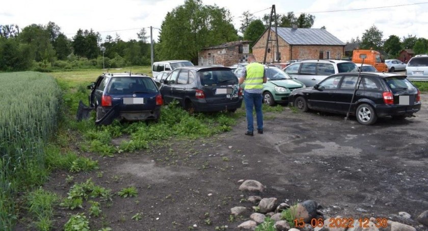 Nielegalnie demontowali auta? Interweniował WIOŚ [zdjęcia]