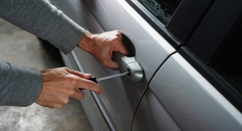Skradziono auto warte 100 tysięcy złotych