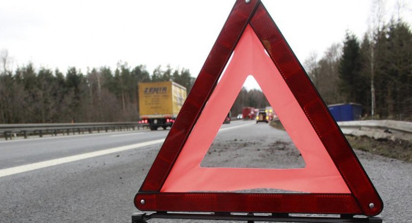 Zderzenie auta z motorowerem. Ranne dziecko