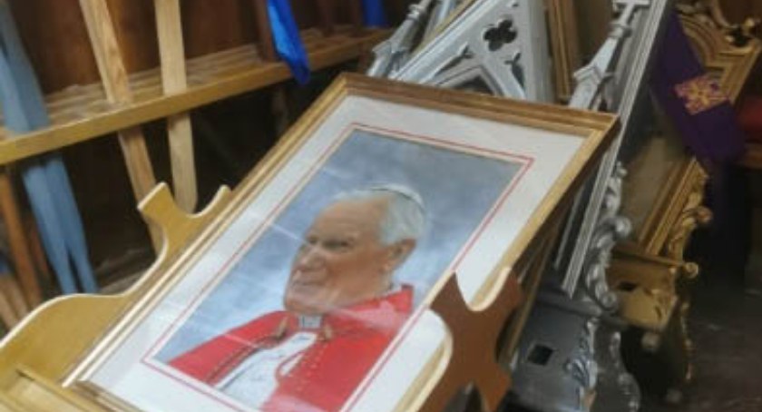 Uszkodził obrazy w kościele, usłyszał zarzut