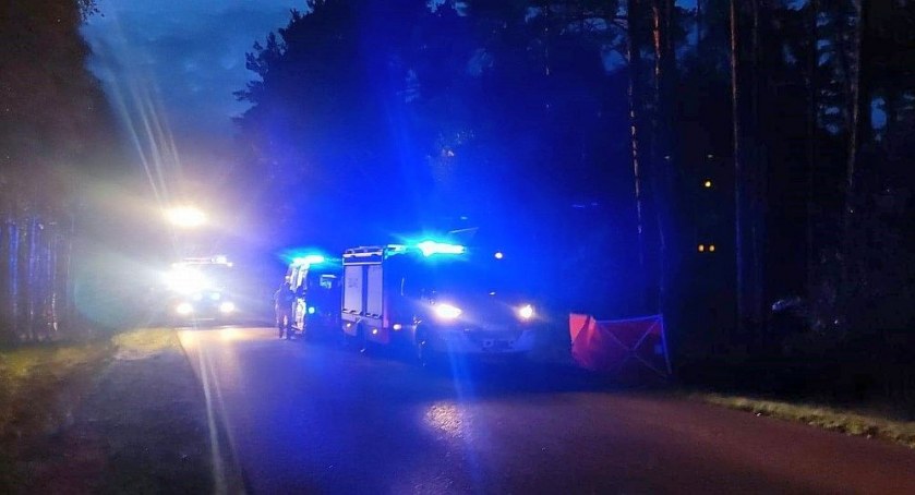 Motocykl uderzył w drzewo. Nie żyje młody mężczyzna