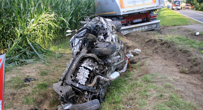 Tragiczny wypadek. Zderzyły się cztery auta [zdjęcia]