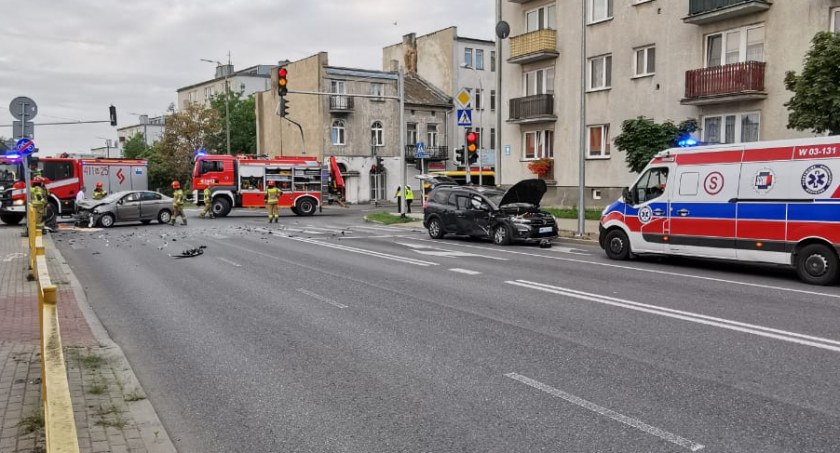 Zderzenie osobówek w centrum Ciechanowa [zdjęcia]