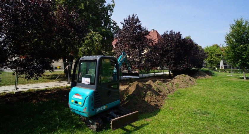 W Ciechanowie powstaną trzy parki kieszonkowe. Ruszyły prace