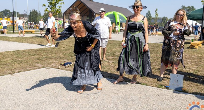 W nowym parku odbył się Powiatowy Turniej Petanque i Rodzinny Piknik Ekologiczny [zdjęcia]