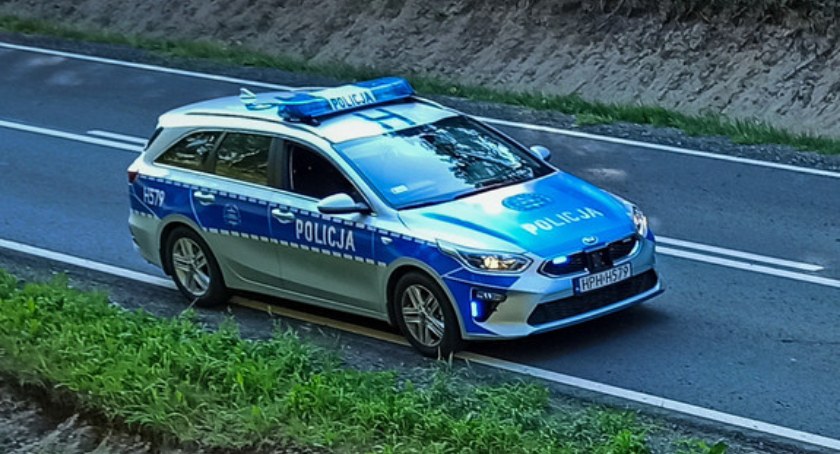 Pijany kierowca i pasażer pobili mężczyznę, który chciał ich zatrzymać