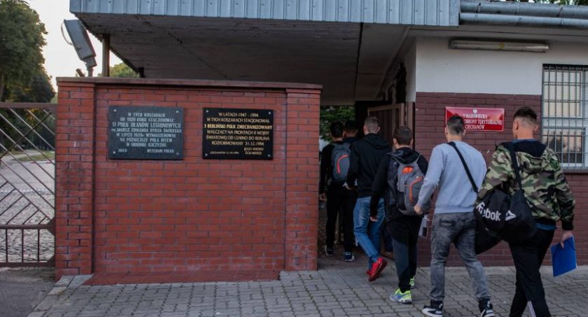 Blisko stu ochotników przekroczy bramę ciechanowskich koszar