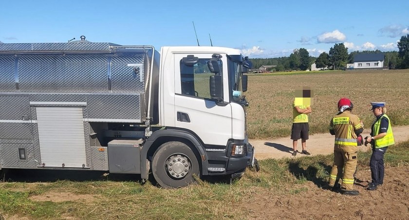 Zasłabł za kierownicą. Ciągnik zderzył się z ciężarówką [zdjęcia]