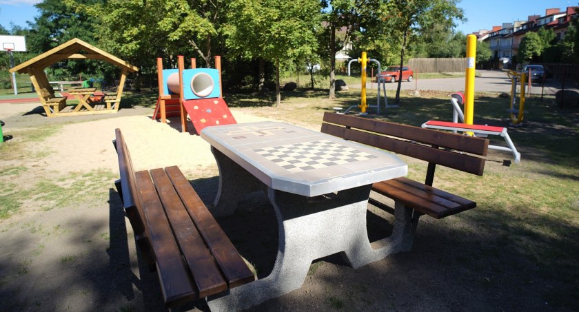 Kącik zabawowy i sportowy na ciechanowskim osiedlu [zdjęcia]