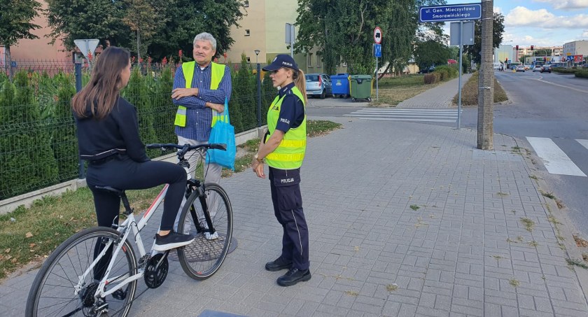 Rowerzyści na chodnikach, piesi na ścieżkach rowerowych [zdjęcia]