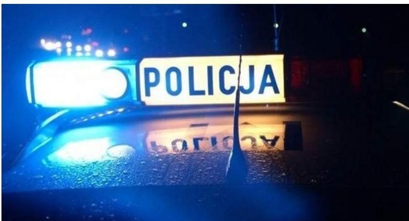 Nie żyje kobieta potrącona przez dwa auta. Jednym z nich kierował policjant