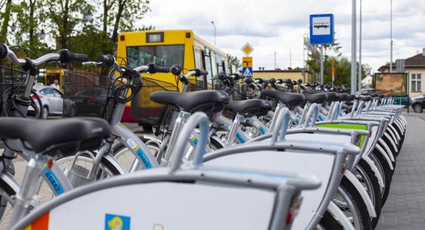 Mieszkańcy Ciechanowa pojadą za darmo autobusami i rowerami miejskimi