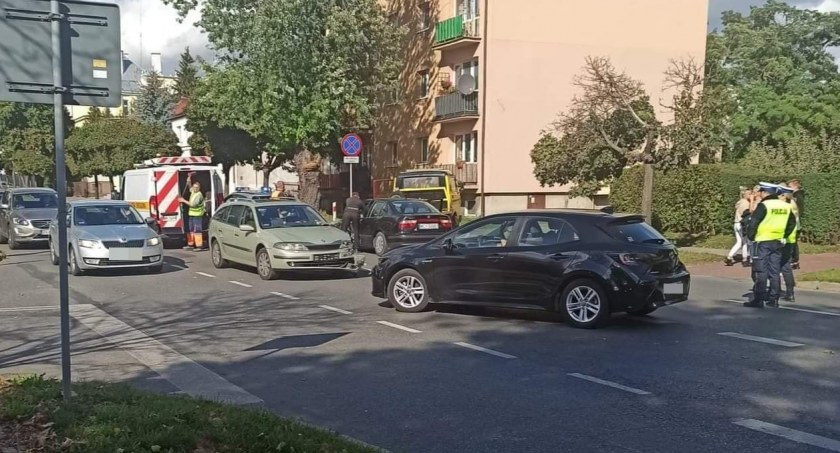 [AKTUALIZACJA] Zderzenie samochodów w centrum Ciechanowa