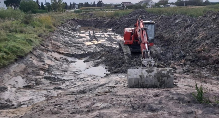 Pod Ciechanowem rewitalizują staw