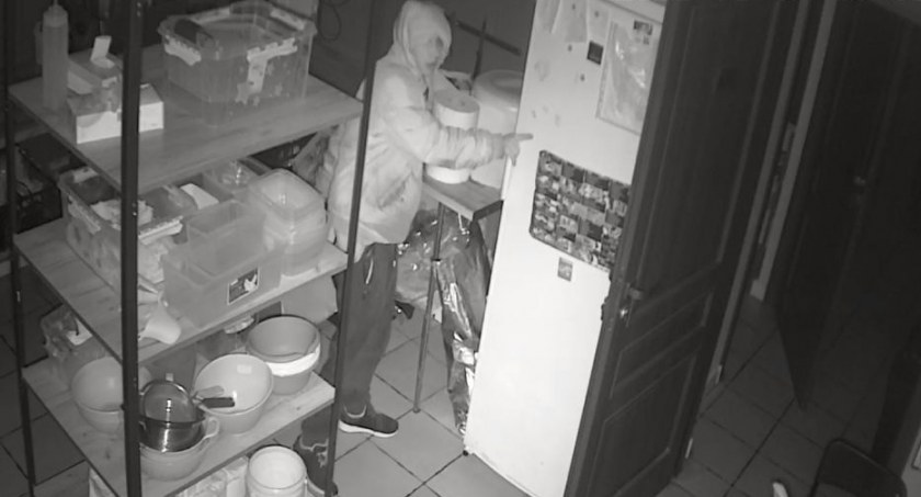 Złodziej w ciechanowskiej restauracji. Poszukuje go policja