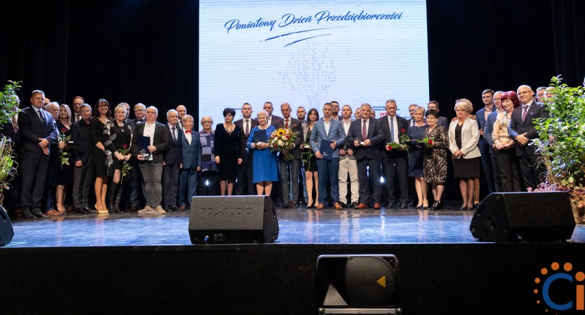Powiat Ciechanowski uhonorował przedsiębiorców [zdjęcia] 