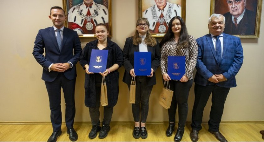 Najlepsi studenci z Ciechanowa wyróżnieni przez miasto