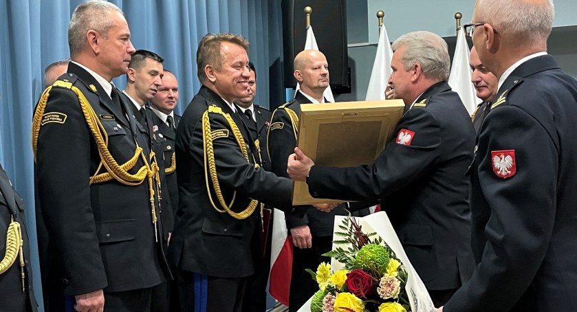 Komendant Nowosielski oficjalnie pożegnał się ze służbą w straży pożarnej [zdjęcia]