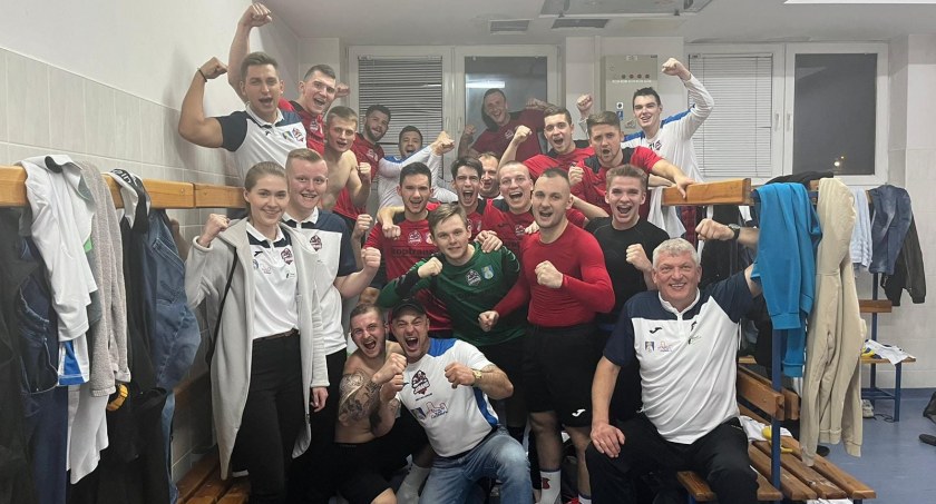 Rozdrażnili lidera. Efektowna pogoń i pogrom w Ciechanowie