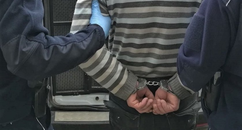 Wyzywał policjantów, miał przy sobie narkotyki