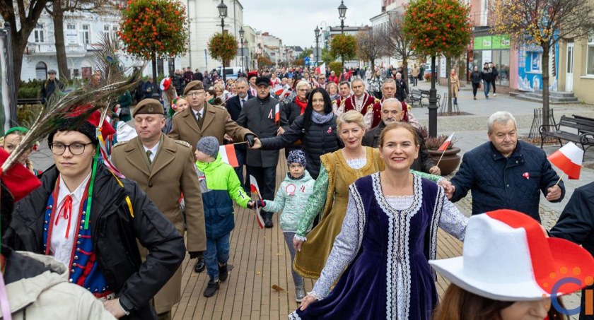 W Ciechanowie zatańczyli Poloneza dla Niepodległej [zdjęcia]