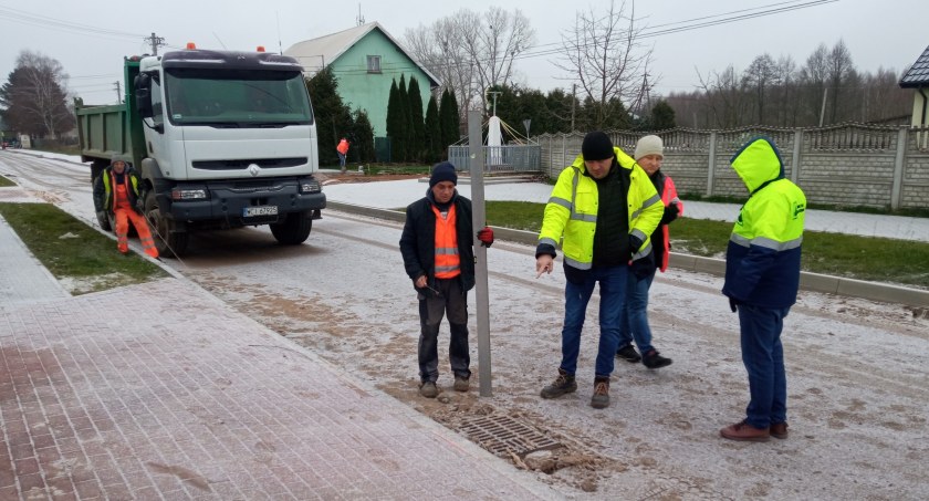 Droga w powiecie ciechanowskim zamknięta dla ruchu. Wznowiono jej przebudowę [zdjęcia]