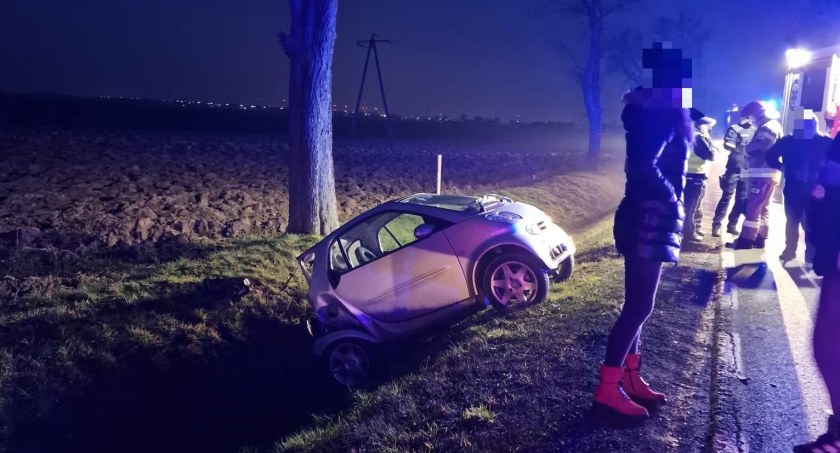 Dostawczak zderzył się ze smartem [zdjęcia]